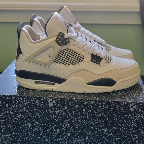 JORDAN 4 MILITARY BLACK